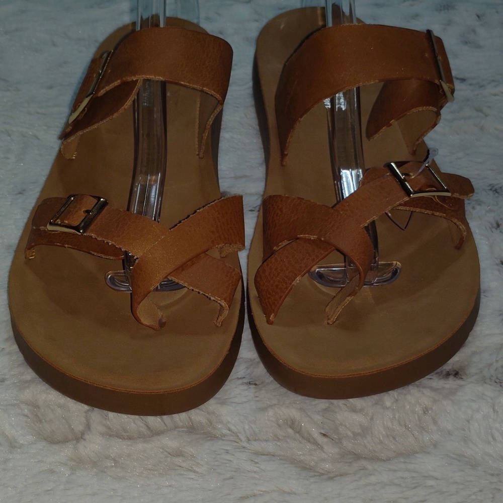Forever Comfort Women's Brown Double Buckled Flip Flops Sandals - Picture 3 of 8